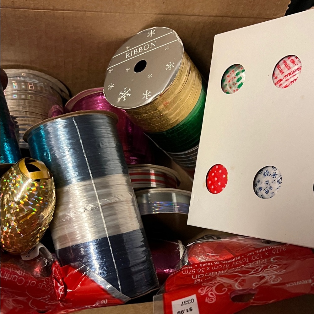 Assorted Ribbon and Gift Wrap Set - Picture 3 of 4